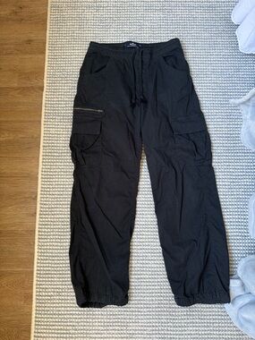 Black Hollister cargo pants sz S adjustable rise parachute baggy